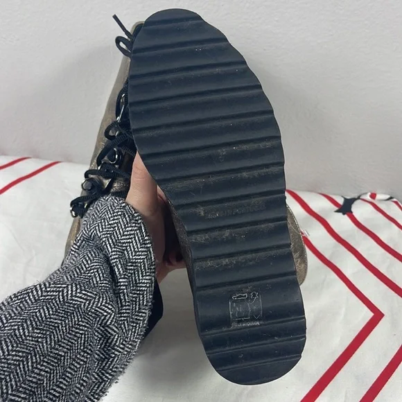 Free People Leather Gold Distressed Lace Up Boots Size 6 - Picture 5 of 6